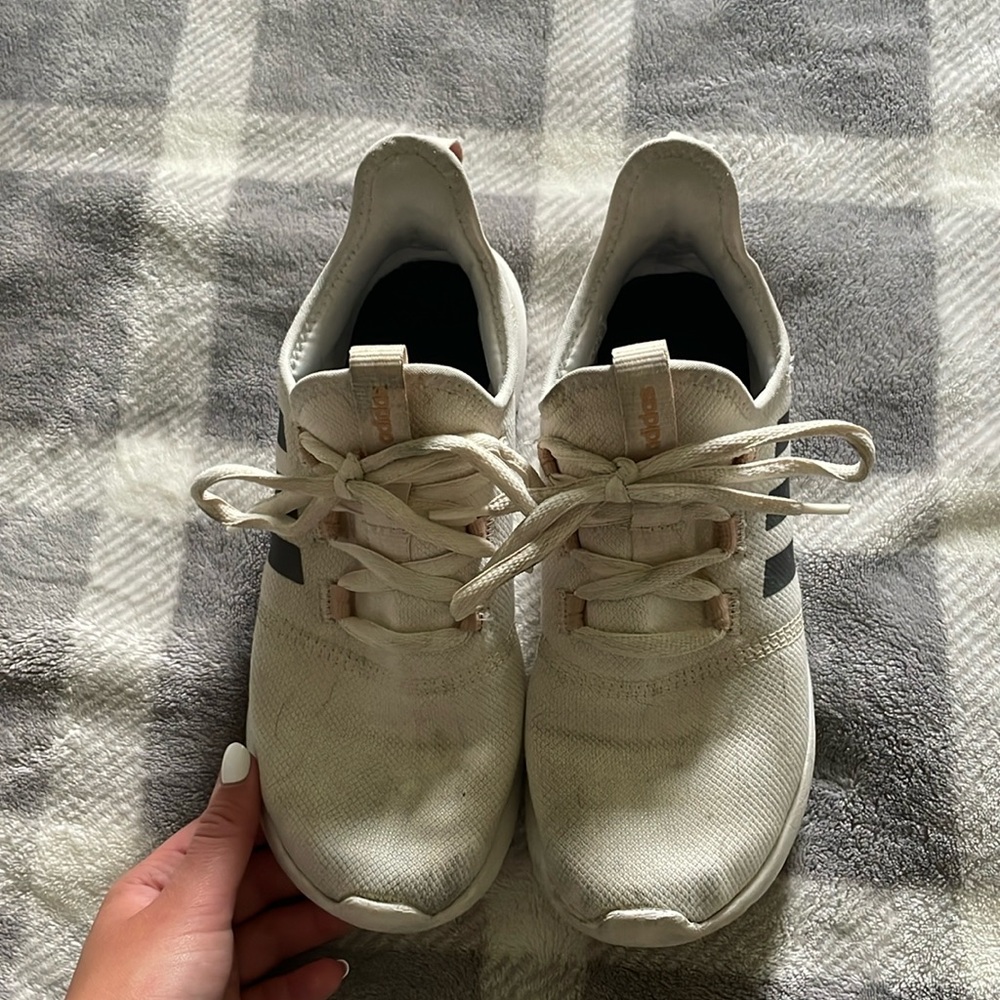 Adidas women’s tennis shoes